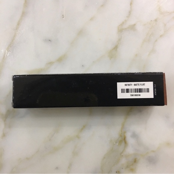 IL MAKIAGE Infinity Lip Cream - Matte Flirt - Picture 5 of 11